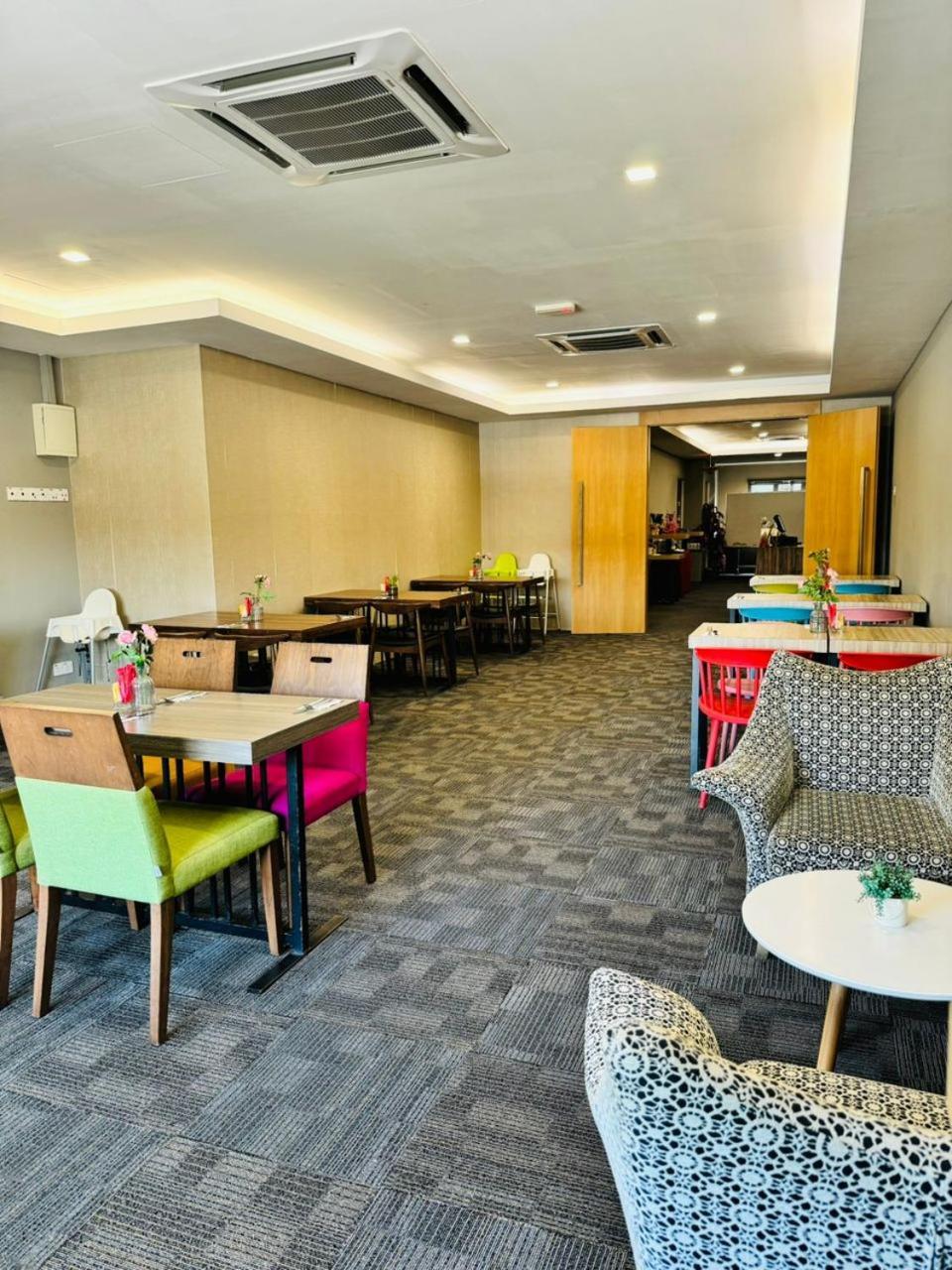 Manhattan Hotel Іпох Екстер'єр фото